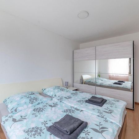 Schöne, möblierte 2 Zimmer Wohnung mit Balkon und Tiefgarage Düsseldorf Exterior foto