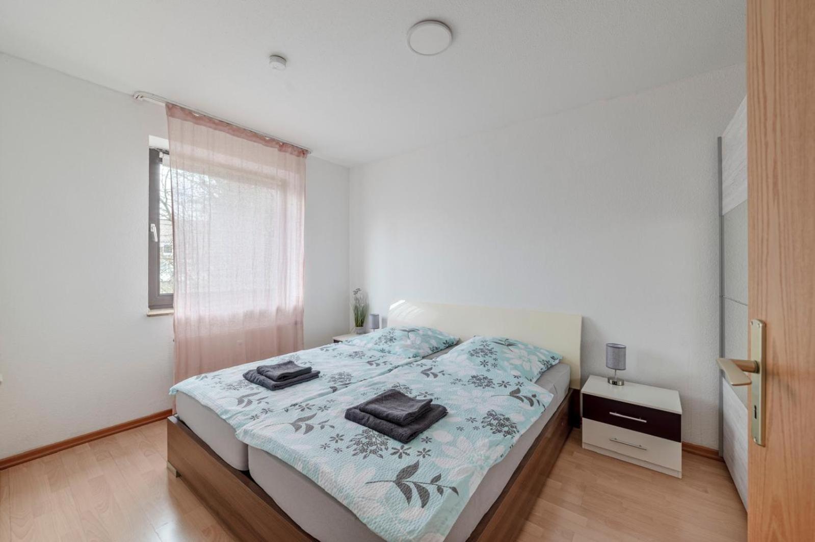 Schöne, möblierte 2 Zimmer Wohnung mit Balkon und Tiefgarage Düsseldorf Exterior foto