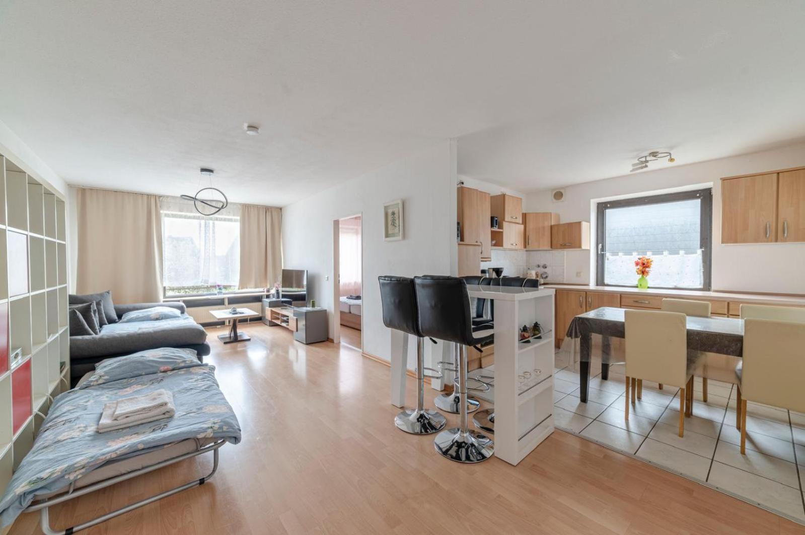 Schöne, möblierte 2 Zimmer Wohnung mit Balkon und Tiefgarage Düsseldorf Exterior foto