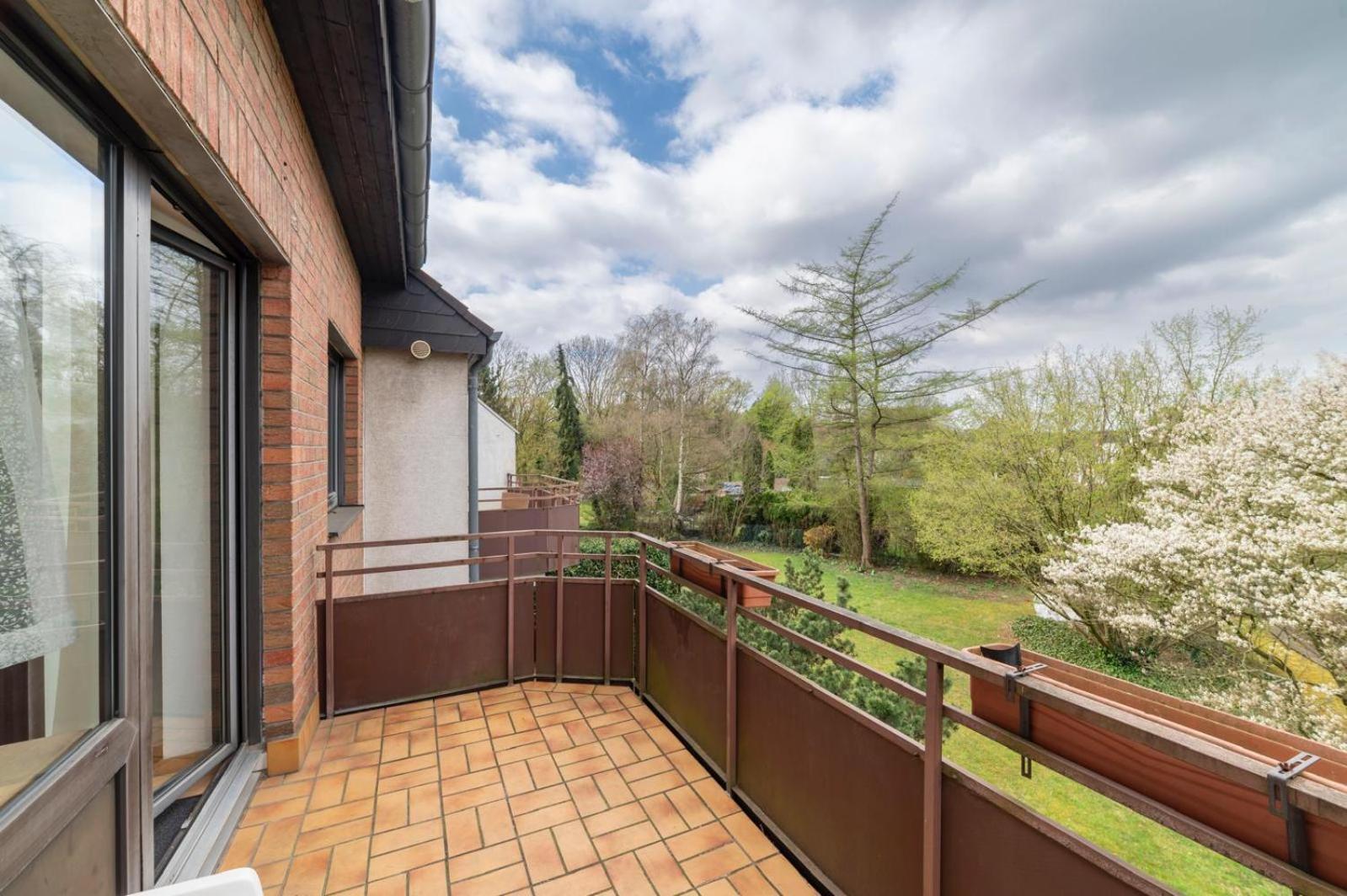 Schöne, möblierte 2 Zimmer Wohnung mit Balkon und Tiefgarage Düsseldorf Exterior foto